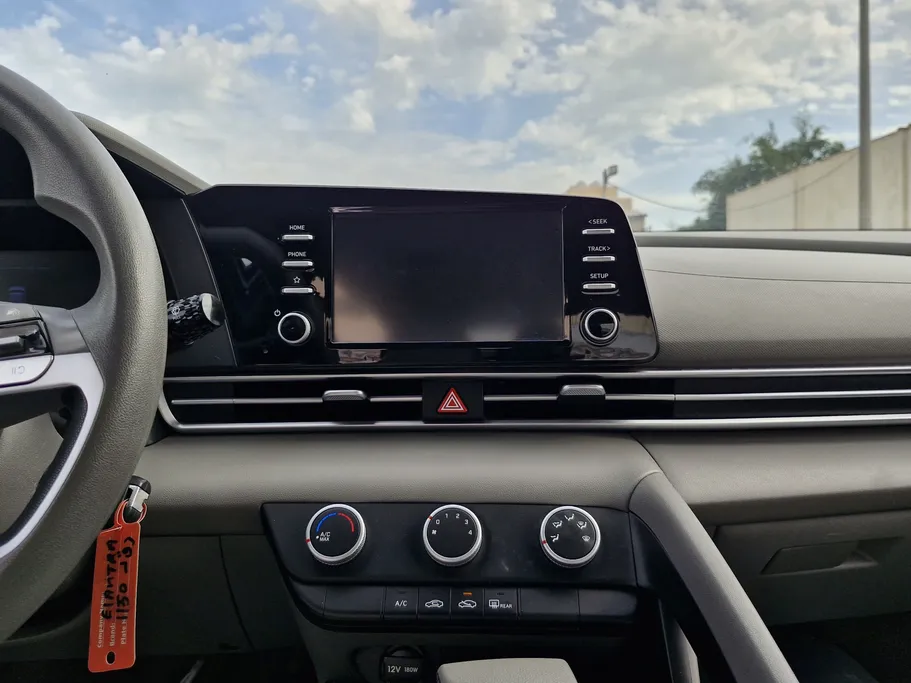 2024 Hyundai Elantra Smart 