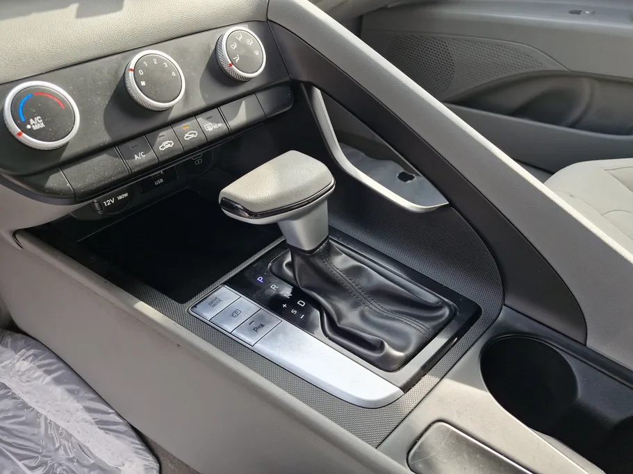 2024 Hyundai Elantra Smart 