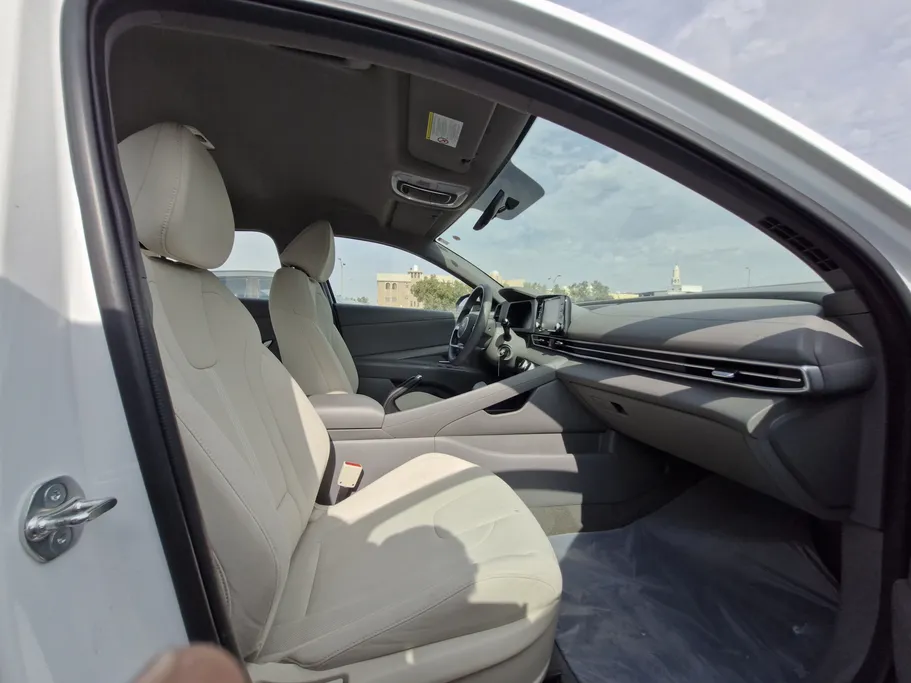 2024 Hyundai Elantra Smart 