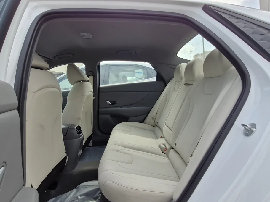 2024 Hyundai Elantra Smart 