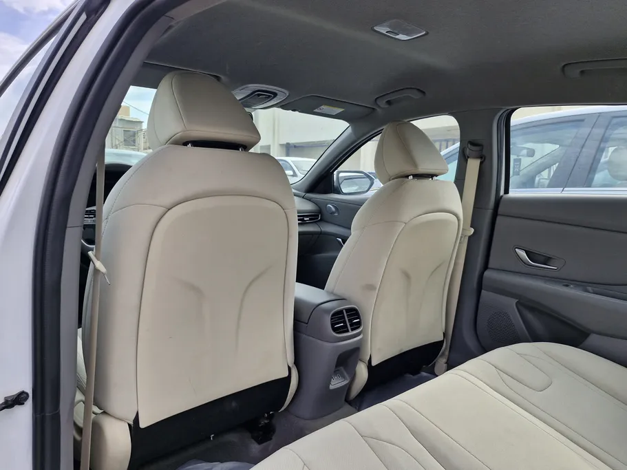 2024 Hyundai Elantra Smart 