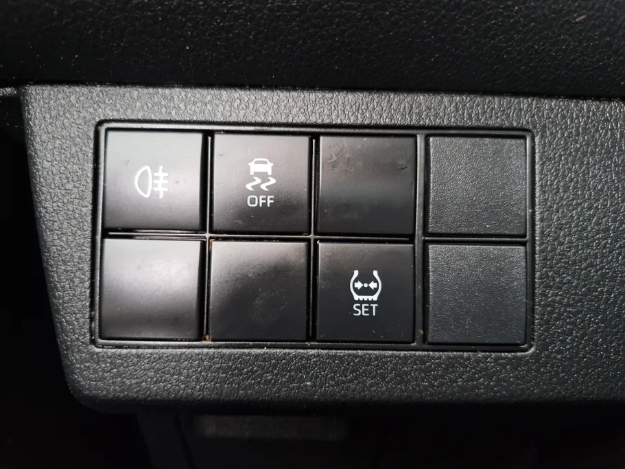 تويوتا يارس Y 2023 