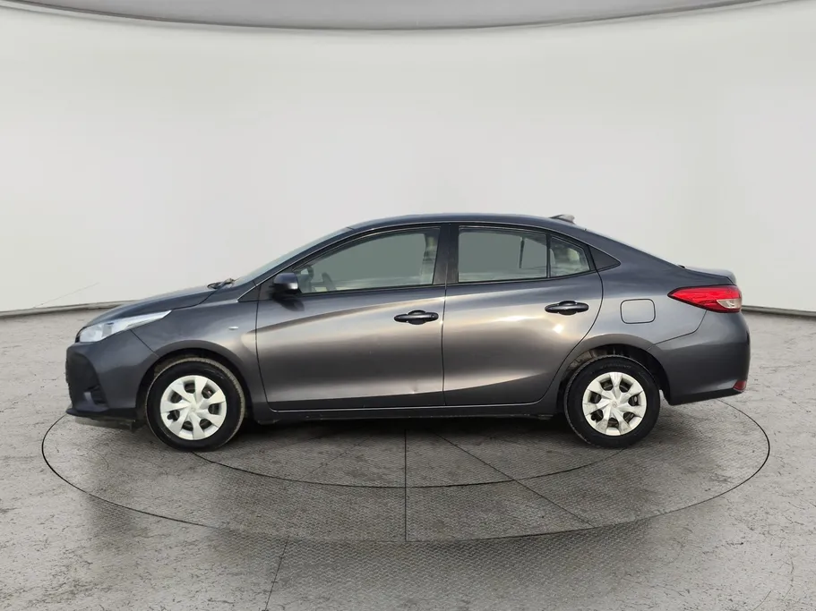 2021 Toyota Yaris  Y 