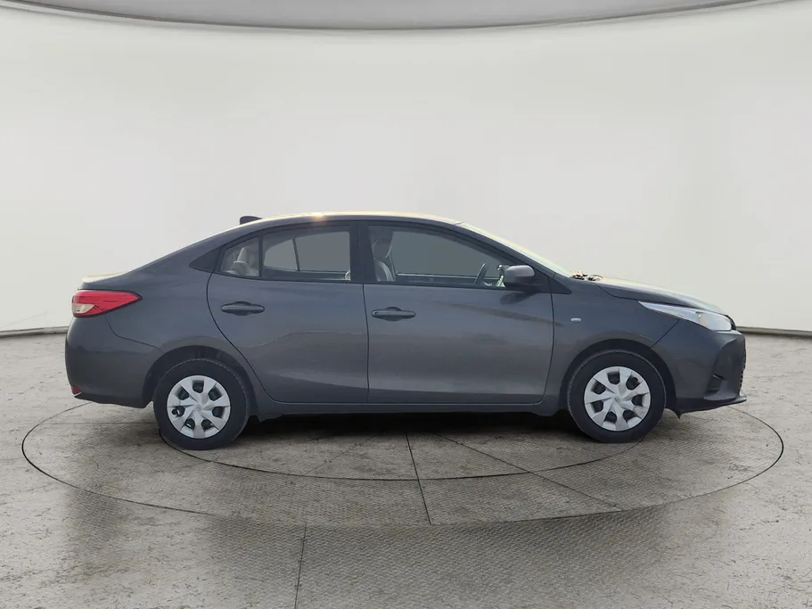 2021 Toyota Yaris  Y 