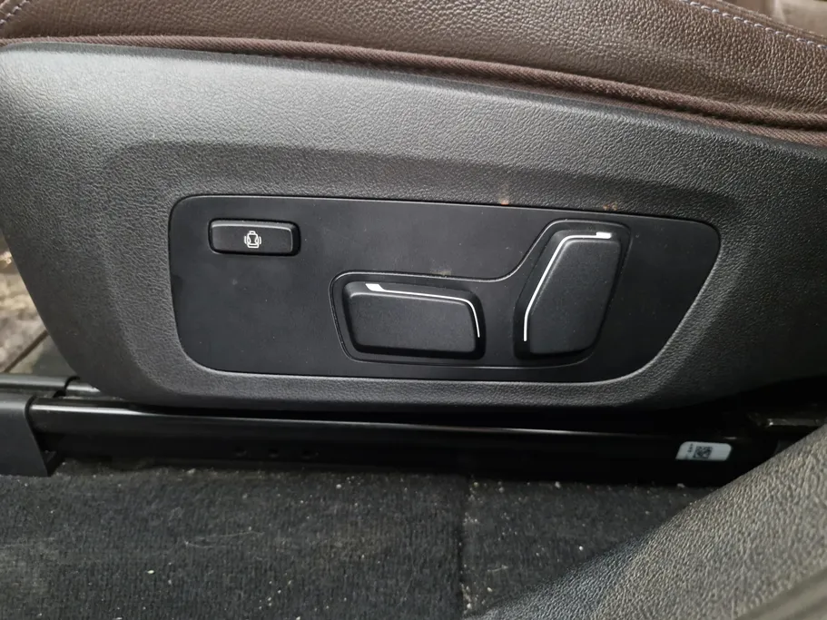 2025 BMW X Series 4 xDrive 30i 