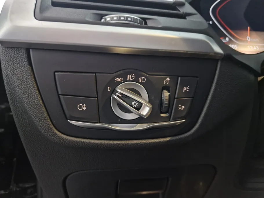 2025 BMW X Series 4 xDrive 30i 