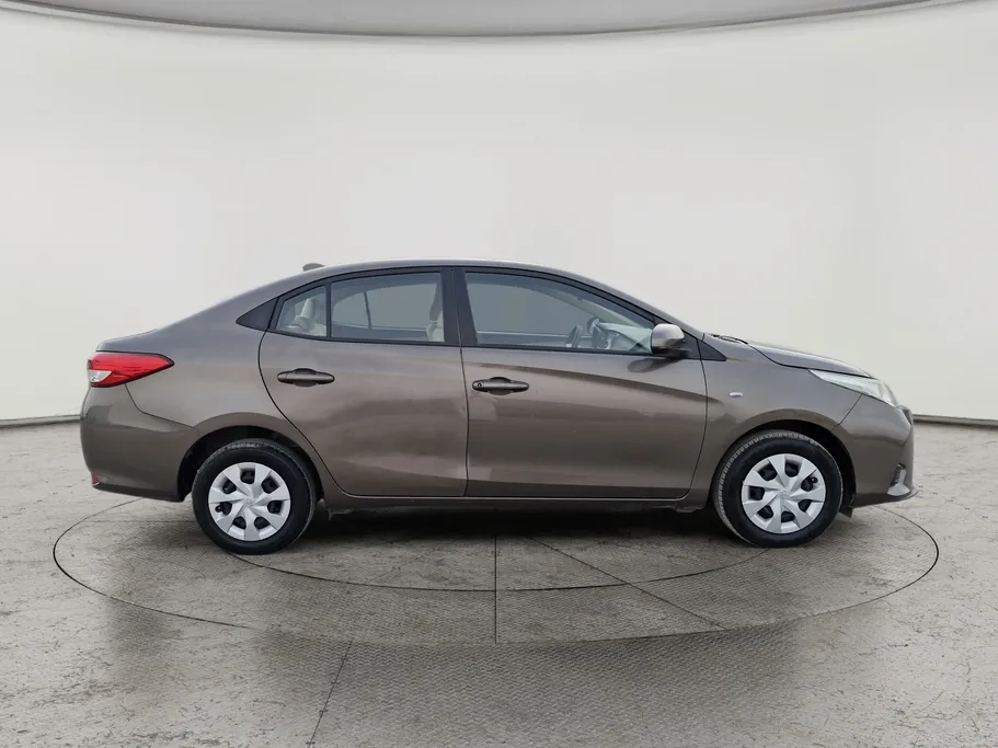 2022 Toyota Yaris  Y 