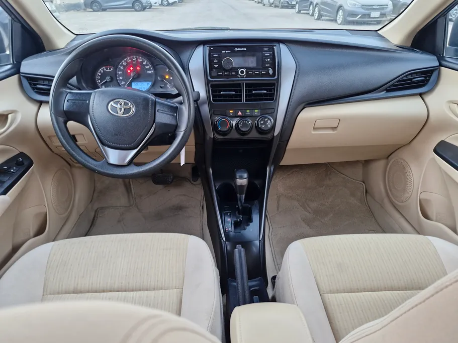 2022 Toyota Yaris  Y 