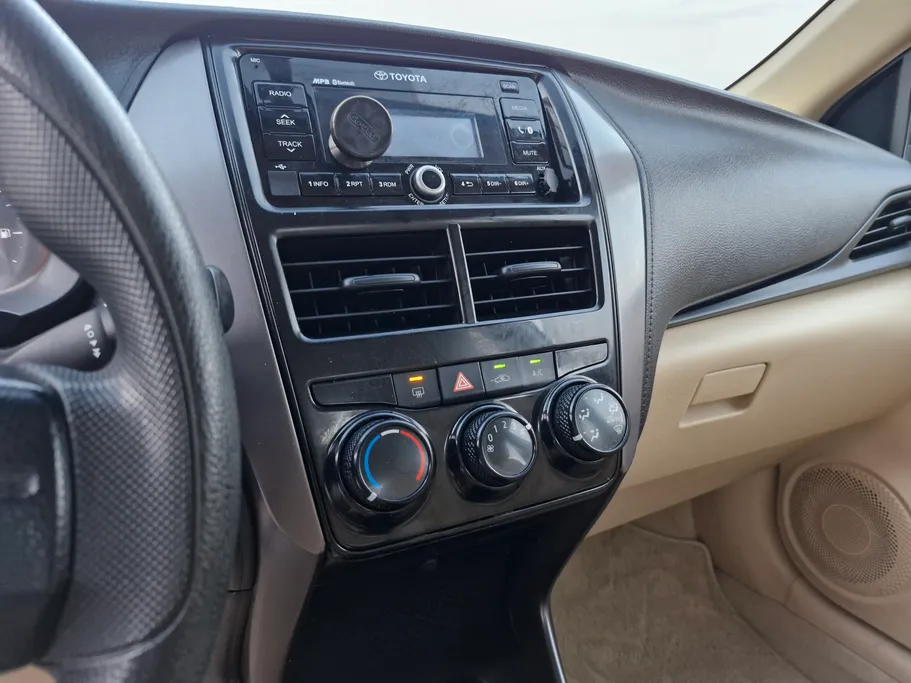 2022 Toyota Yaris  Y 