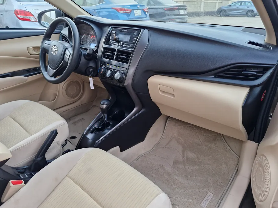 2022 Toyota Yaris  Y 