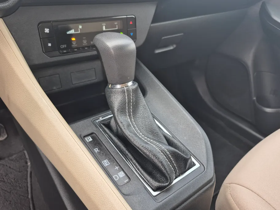 تويوتا يارس Y 2024 