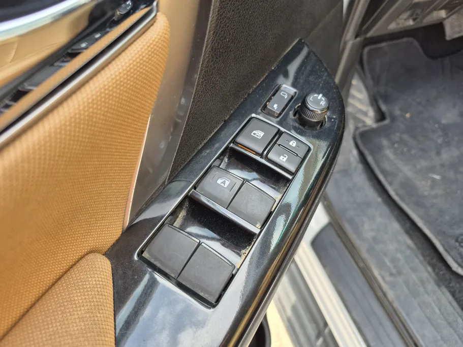 تويوتا فورتشنر VX1 2023 