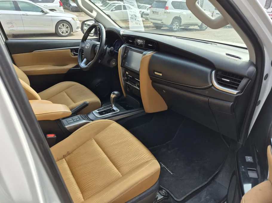 تويوتا فورتشنر VX1 2023 