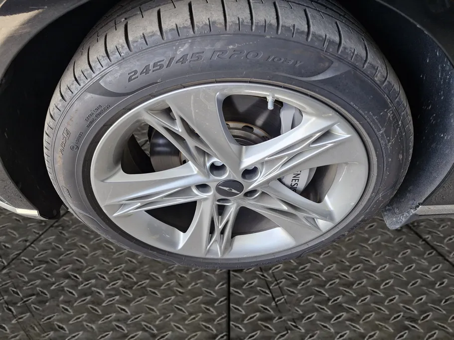 2025 Genesis G90 Royal 