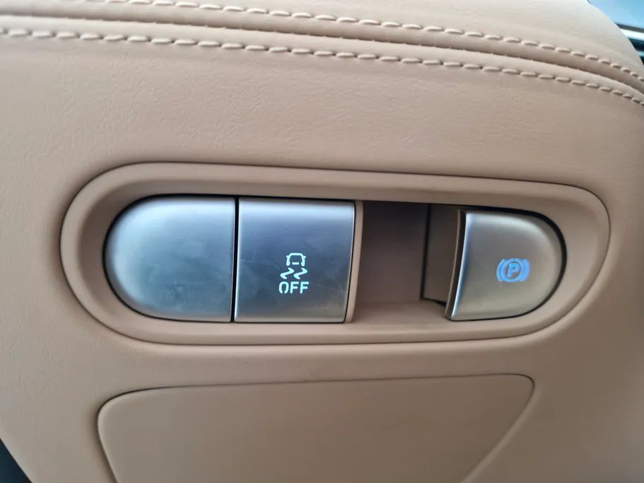 2025 Genesis G90 Royal 