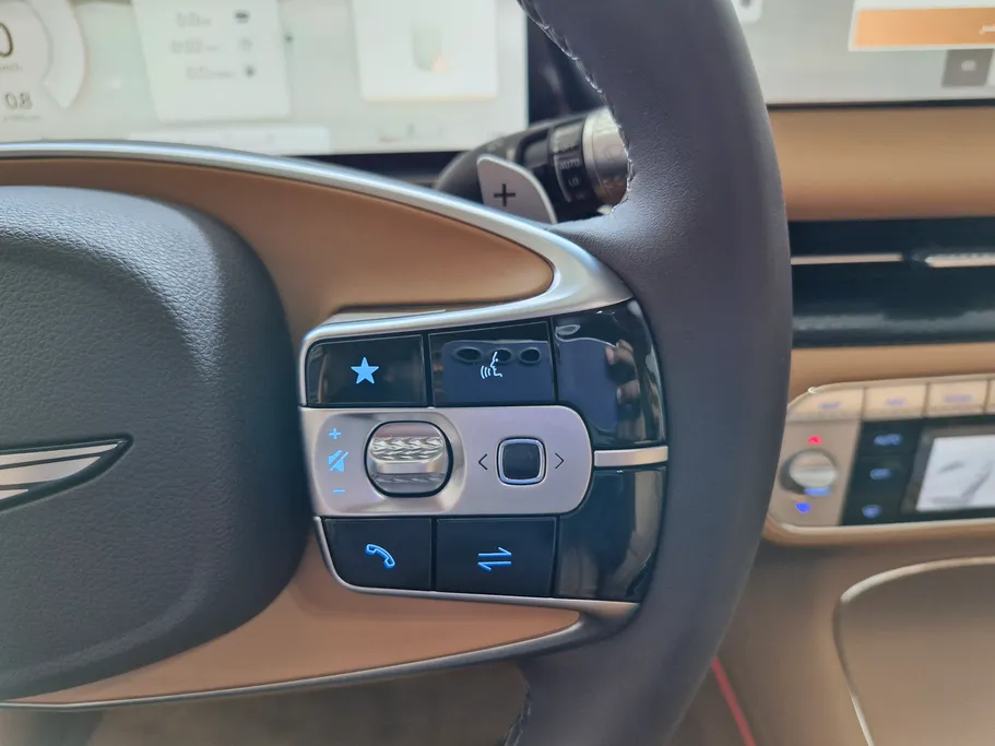 2025 Genesis G90 Royal 