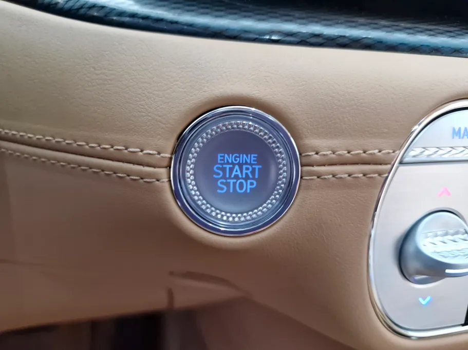 2025 Genesis G90 Royal 