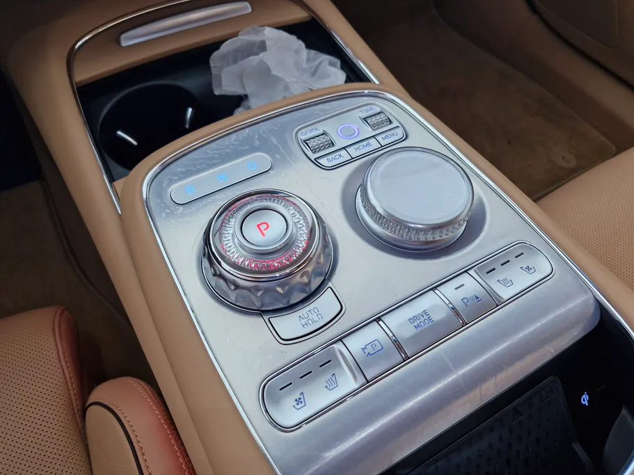 2025 Genesis G90 Royal 