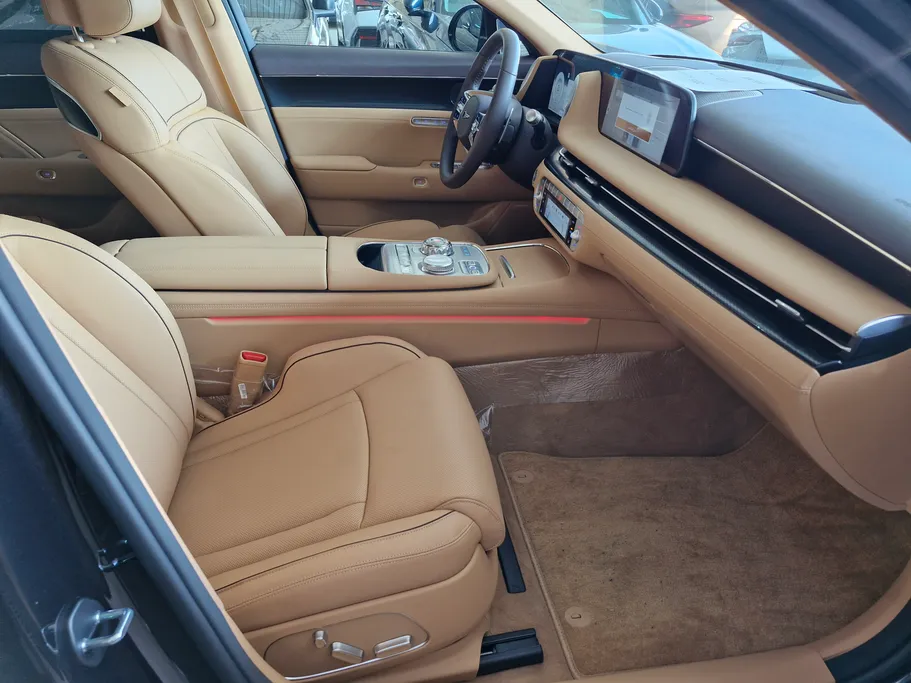 2025 Genesis G90 Royal 