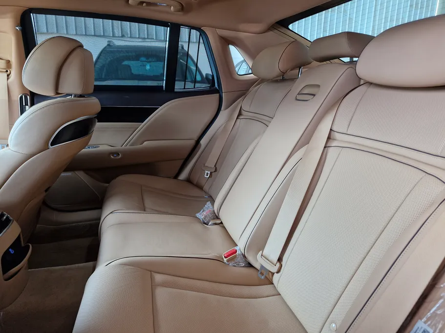 2025 Genesis G90 Royal 