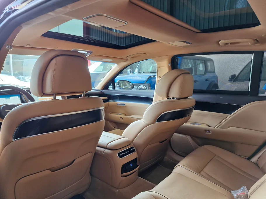 2025 Genesis G90 Royal 