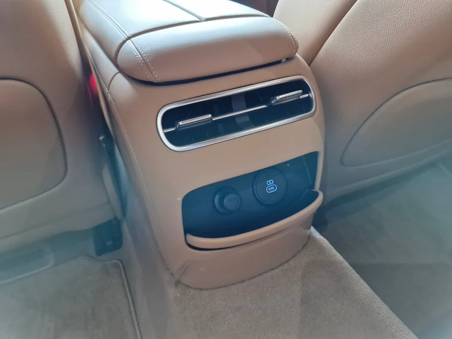 2025 Genesis G90 Royal 