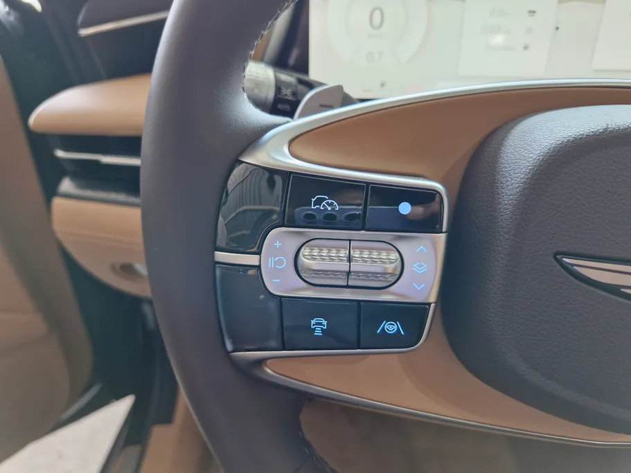 2025 Genesis G90 Royal 