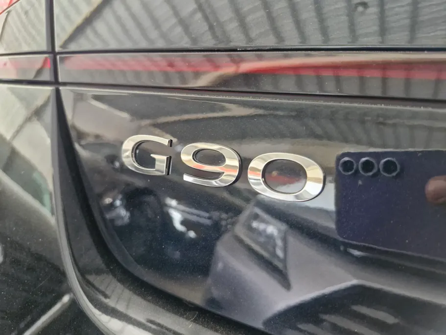 2025 Genesis G90 Royal 