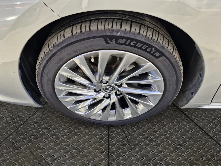 لكزس ES 300 HH Hybrid Executive 2022 