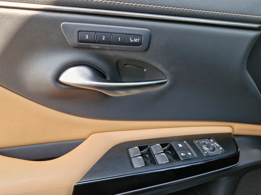 لكزس ES 300 HH Hybrid Executive 2022 