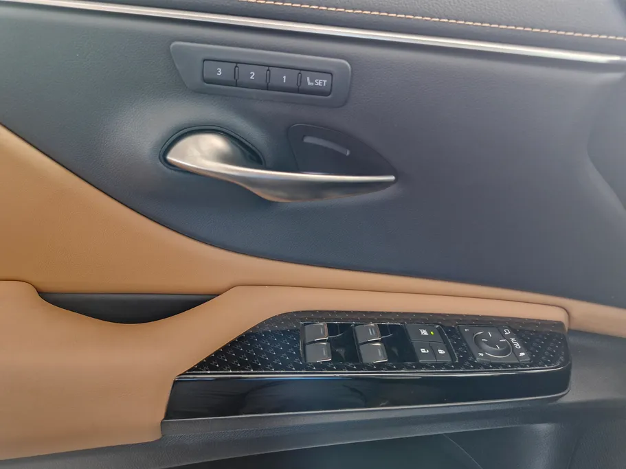 2025 Lexus ES 350 CC Elite 