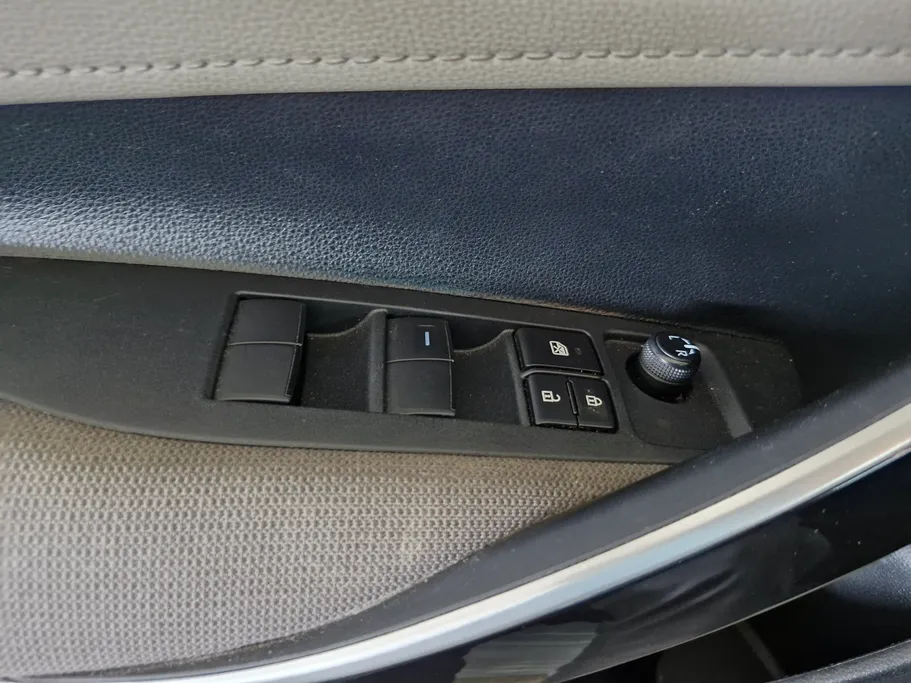 تويوتا كورولا GLI Moonroof 2024 