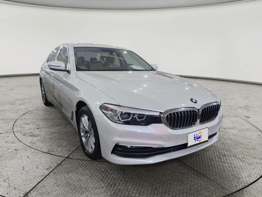 بي ام دبليو الفئة الخامسة 520i 2020 