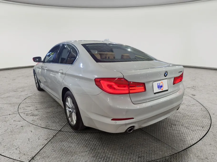 بي ام دبليو الفئة الخامسة 520i 2020 