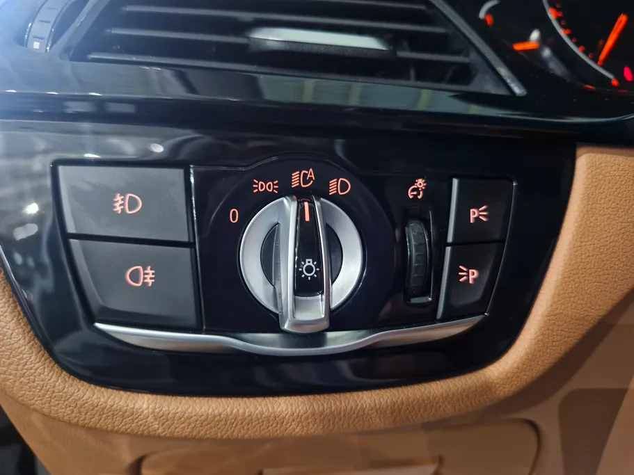 بي ام دبليو الفئة الخامسة 520i 2020 