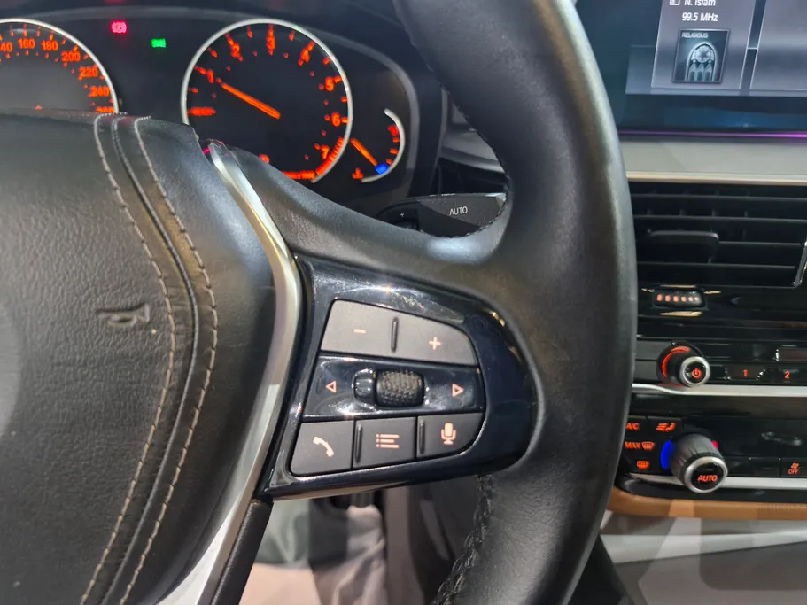 بي ام دبليو الفئة الخامسة 520i 2020 