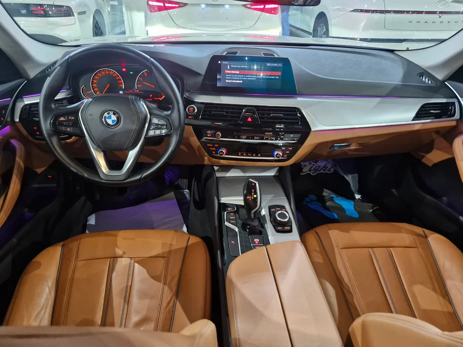 بي ام دبليو الفئة الخامسة 520i 2020 