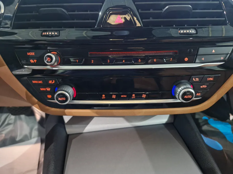 بي ام دبليو الفئة الخامسة 520i 2020 