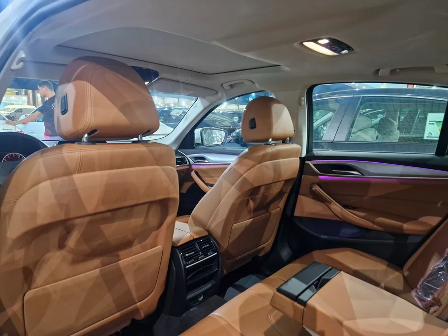 بي ام دبليو الفئة الخامسة 520i 2020 