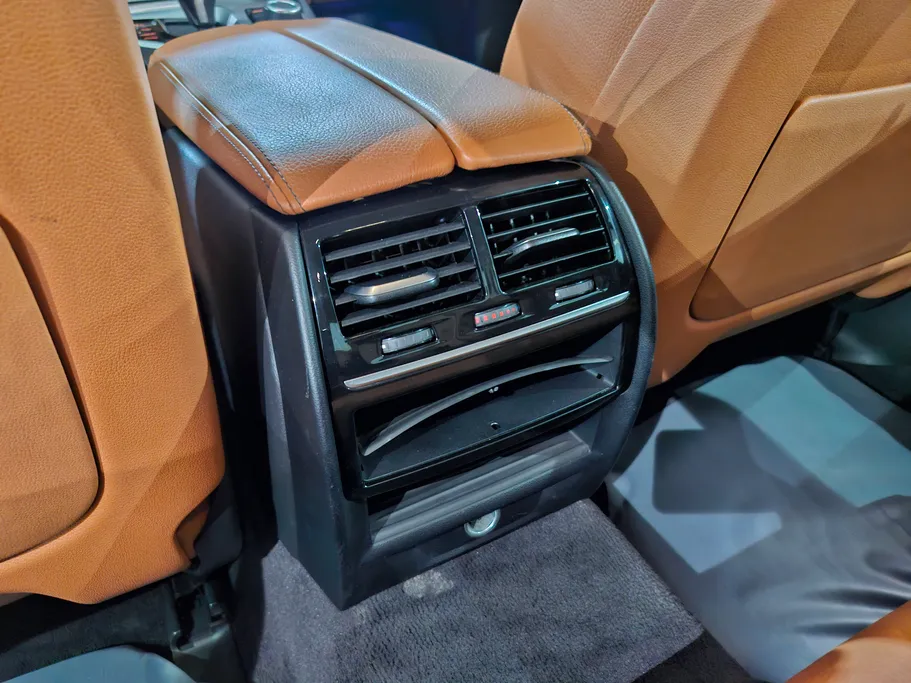 بي ام دبليو الفئة الخامسة 520i 2020 