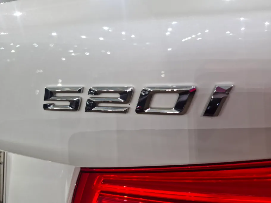 بي ام دبليو الفئة الخامسة 520i 2020 