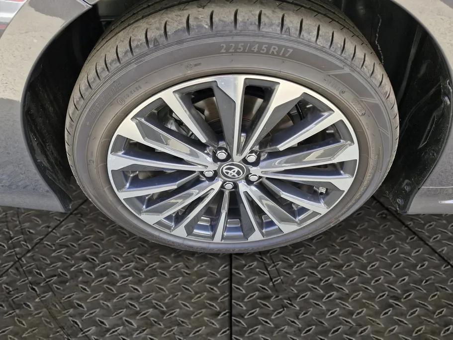 تويوتا كورولا XLI Executive Moonroof 2025 