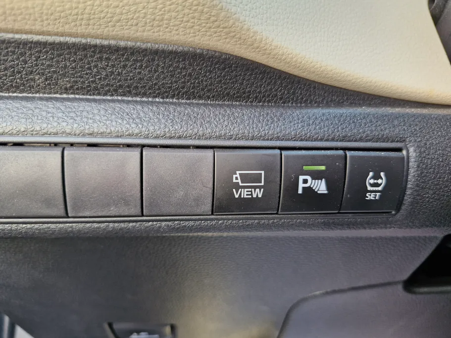 تويوتا كورولا XLI Executive Moonroof 2025 