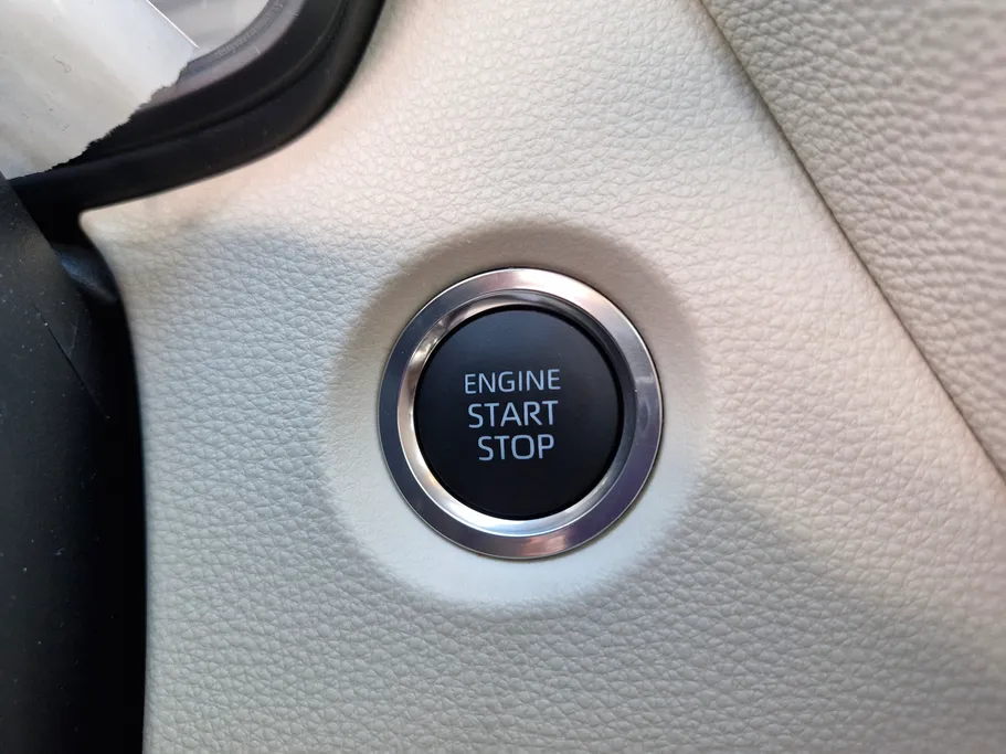 تويوتا كورولا XLI Executive Moonroof 2025 