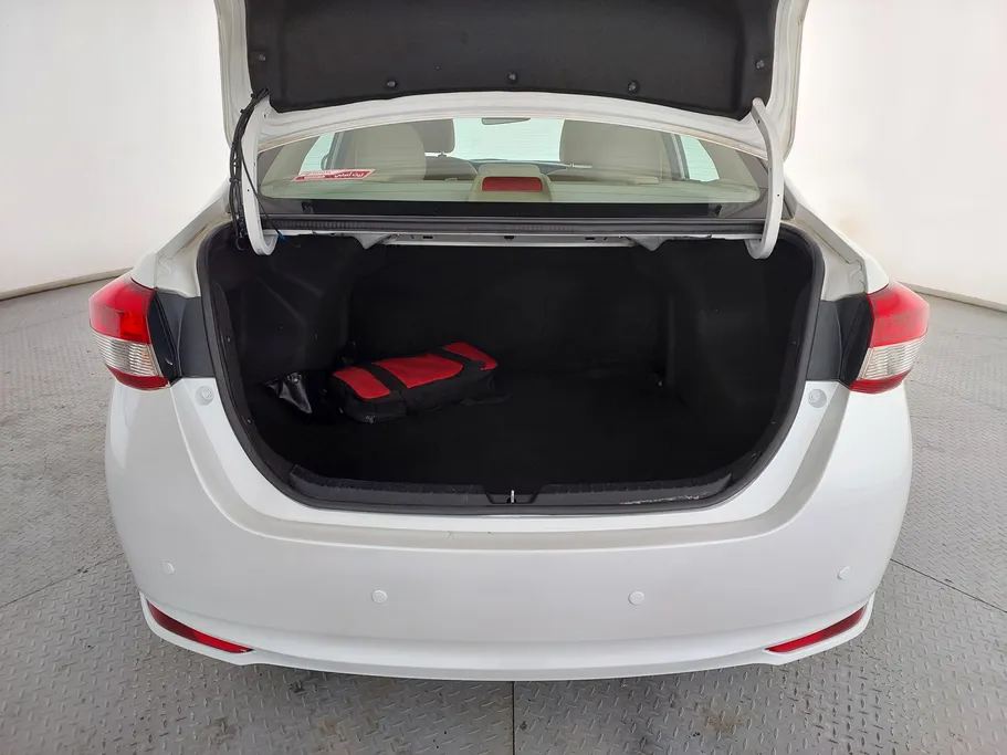 2022 Toyota Yaris  Y FLT 