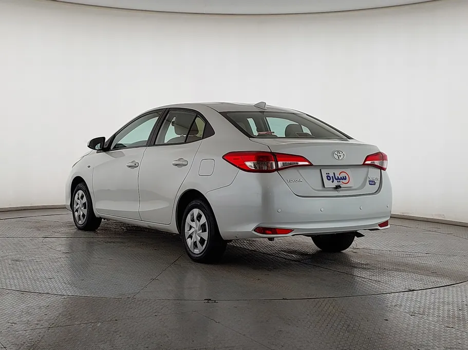 2022 Toyota Yaris  Y FLT 