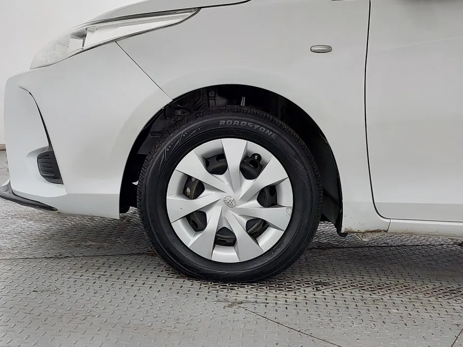 2022 Toyota Yaris  Y FLT 