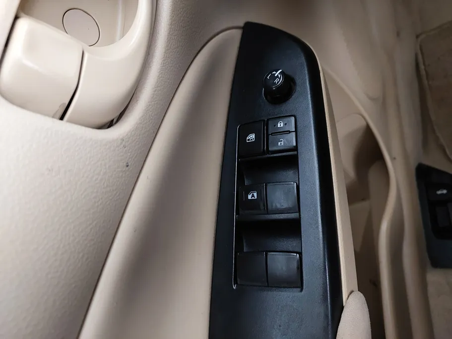 2022 Toyota Yaris  Y FLT 