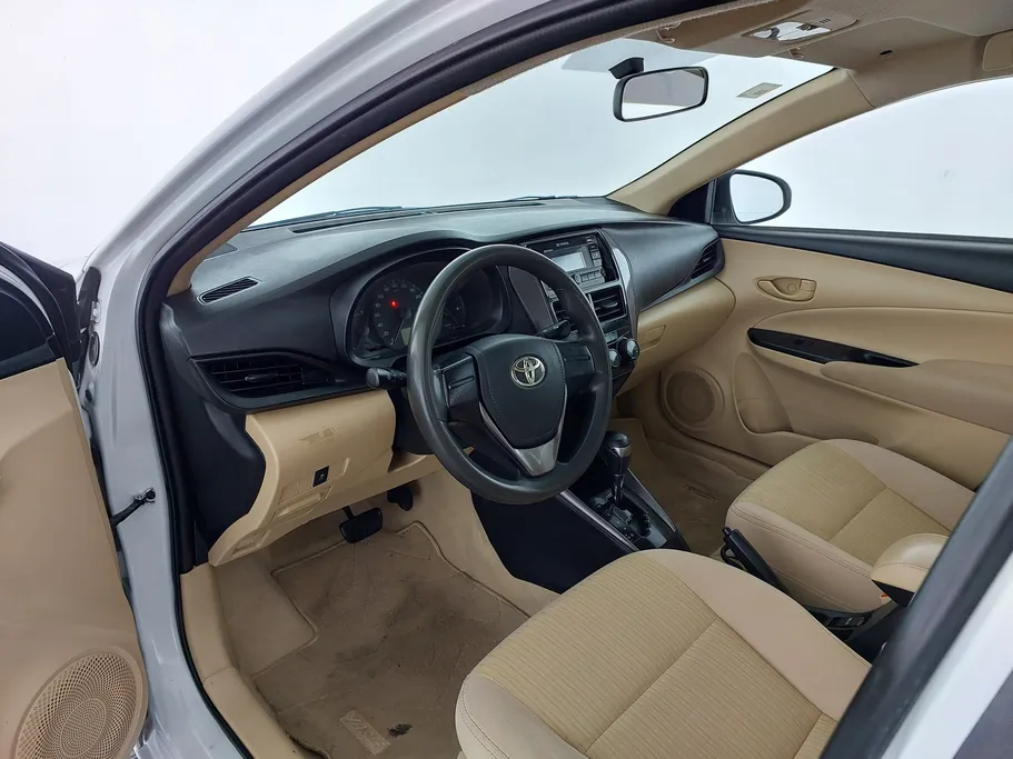 2022 Toyota Yaris  Y FLT 