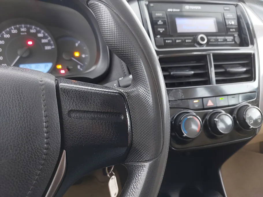 2022 Toyota Yaris  Y FLT 